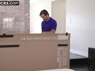 Deepthroat mature lady fucked in MMF 3some by lucky guys