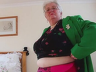 British Big Mature Grandma Playing With Herself - Caroline V