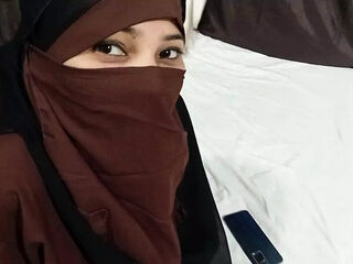 Juicy pussy of a beautiful Muslim girl, I've never fucked before