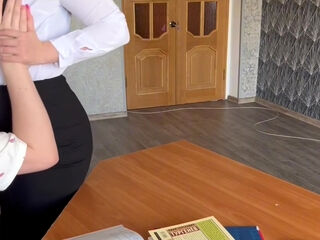 Curvy Buxom MILF Tutor Fulfills Her Student's Sexual Dreams To Make the Guy Concentrate On His Study