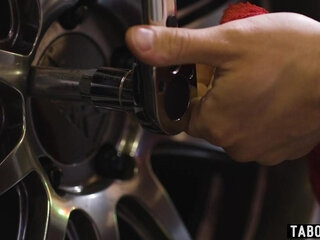 Mechanic makes glamorous girl get dirty when she came to pick up BFs car