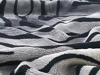 Muslim mom stuck while making bed gets fucked by Pakistani son