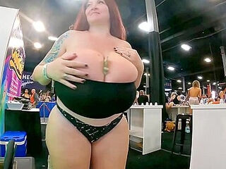 Demora Avarice At An Adult Convention