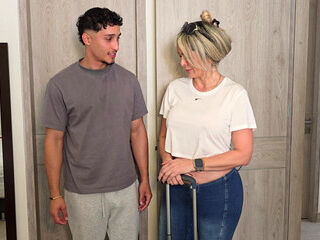 Stepmother shares bed with stepson, everything gets out of control at the hotel