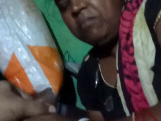 Desi real indian aunty seduced and fucked