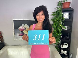 Poland cougar wants to be a excellent pic model