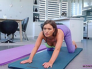 Krissy Lynn And Savannah Sixx In Working It Out With Mom