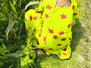 Outdoor girl came back to his house and had sex