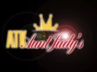 Ultra-Kinky COUGAR Alisa paws her mature vag