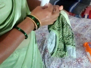 Desi Marathi Aunty mc pad changing