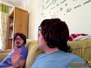 Nerd sucked off in amateur in threesome