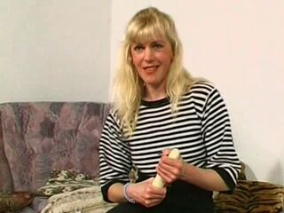 Silvana Fake Penis Reklamation immer feucht und bis hinten drin