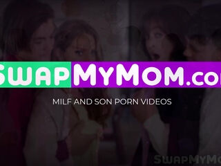 KInky stepmoms Daisie Belle and Nina Dolci found a way to make their stepsons happy