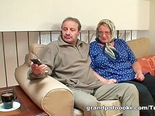 Nasty granny still knows to please a dude
