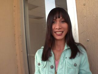 Chinese Cougar Miako knows how to treat a rigid knob