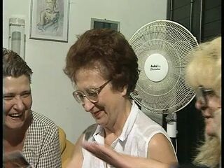 Rentner Treff endet in Lesben Soiree