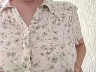 A married woman gets excited by outdoor masturbation：The full video is→https://www.xvideos.red/channels/aika-frau