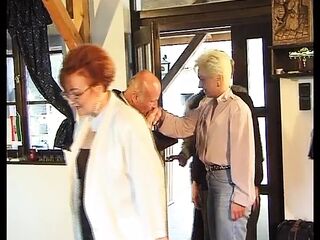 Da kommt der Nuttenbus angerollt Gonzo Hook-Up in Gotteshaus