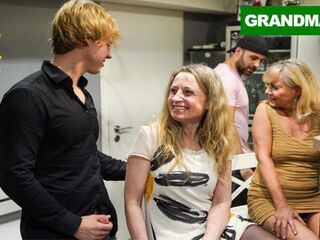 Grubby Elder Bar Hoes looking for a Excellent Time