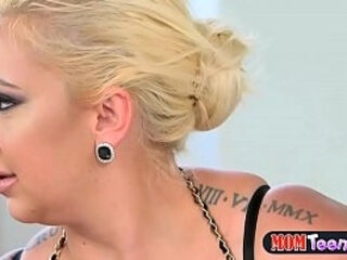 Stepmom and inexperienced teen have hot lesbian sex