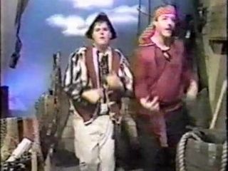 Vintage amateur MILF flashes her ass and gets fucked missionary style