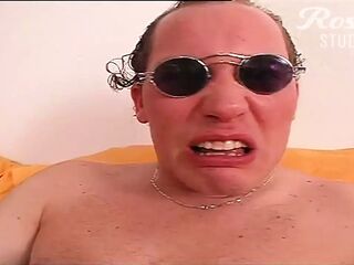 Wiederliche Sau in den Arsch gefickt