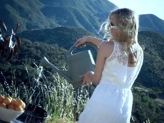 Stunners love outdoor girl/girl hook-up with puss polishing and