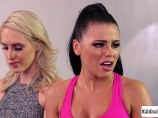 Sex expert making lesbian couple squirt