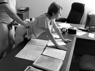 Boss fucks my wife at the office on hid