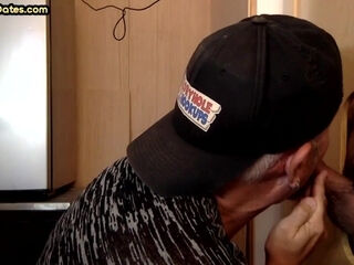 Mouth filled gloryhole DILF sucks for fresh cum at home