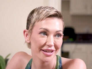 Two hot milfs come to this lucky guy's appartment for a wild anal FFM threeesome