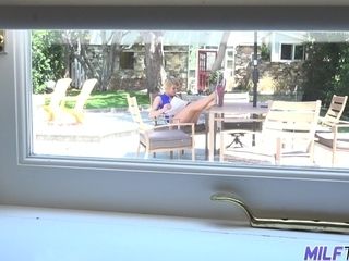 Alluring blonde MILF tries to seduce talkative dude just to be finally fucked