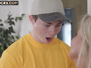 Big booty mature penetrated by big cock in wet pussy hole