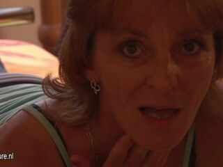 Mature bitch step mommy getting herself moist with her fucktoy